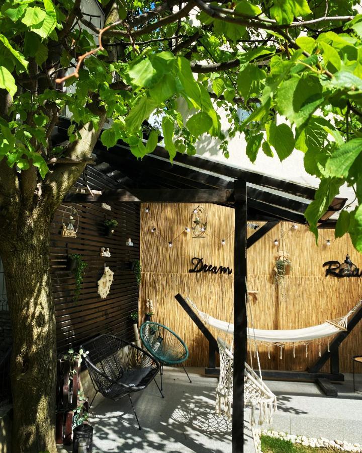 Queen'S Heart Guesthouse Бран Екстериор снимка